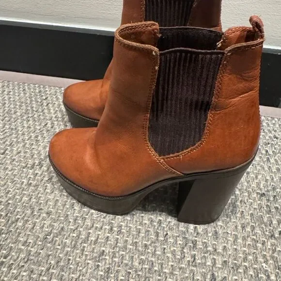 Steve Madden Brown Boots size 6 - Picture 2 of 4